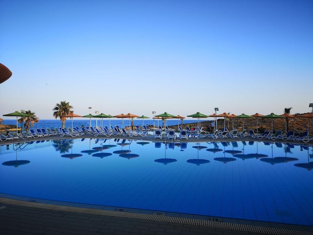 Aktea Beach Village Aya Napa Dış mekan fotoğraf